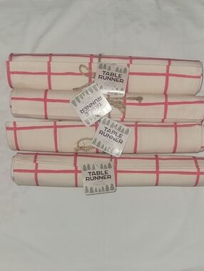 Table Runner Set Of 4 Cream with Red Plaid  Grid Pattern New With Tags